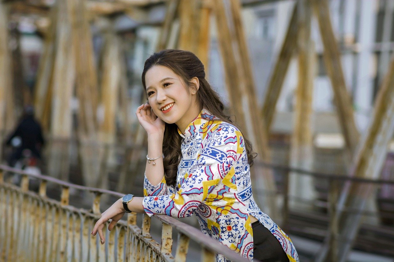 Meet Asian Women: Top Sites, Profiles & Tips